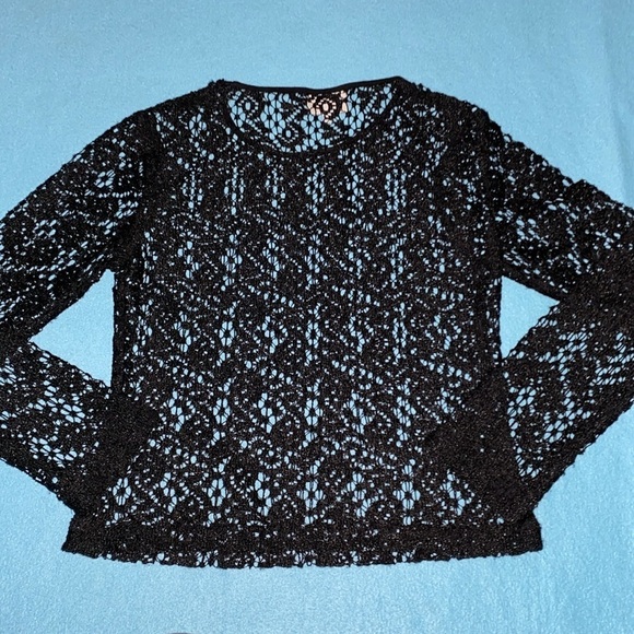 TO THE MAX floral crocheted long sleeve stretchy top size M - Picture 2 of 7